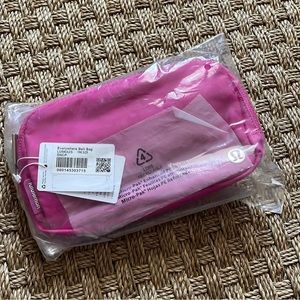 Lululemon sonic link belt bag bnwt